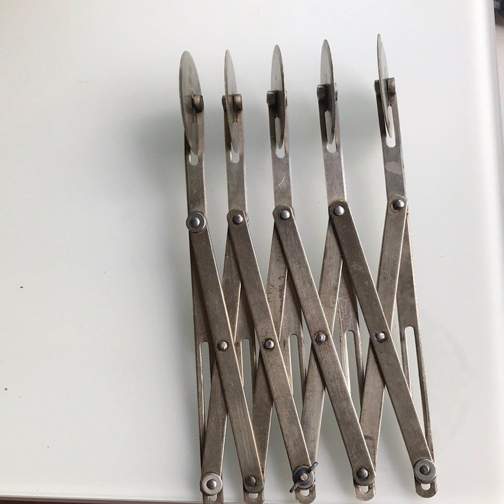 Pastry and dough cutter- 5-wheel stainless steel